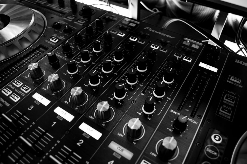 Beginner's Guide To Mixing, Music Production, Home Studio, Independent Music, Music Reviews, Music Articles,