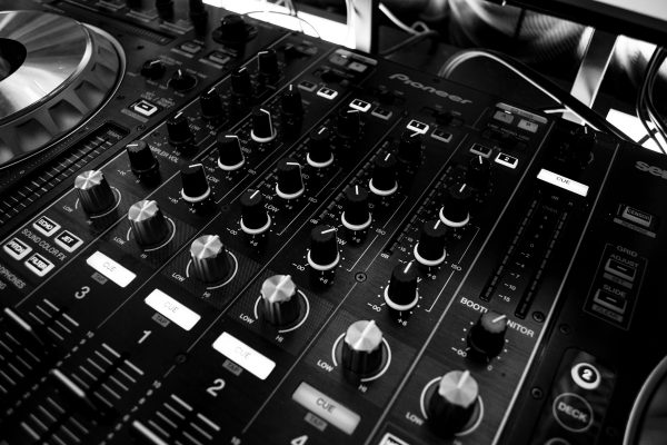 Beginner's Guide To Mixing, Music Production, Home Studio, Independent Music, Music Reviews, Music Articles,