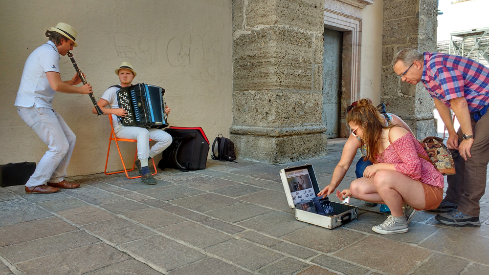 Street Performer, Busker, Busking Salzburg, Busking in Austria, Busking in Europe, Music Blog, Music Reviews, Street Whispers,